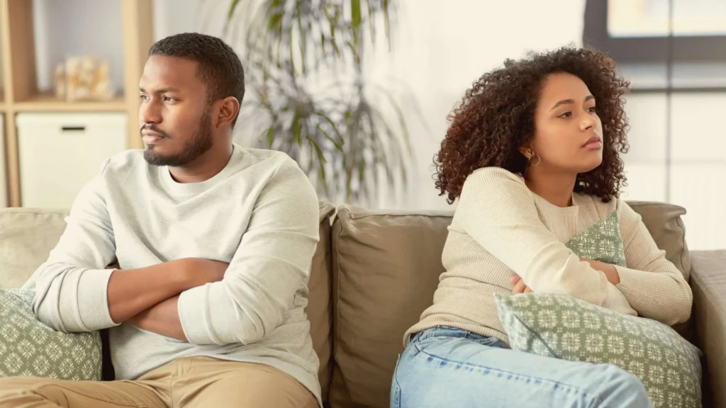 relationship-disconnect-silent treatment